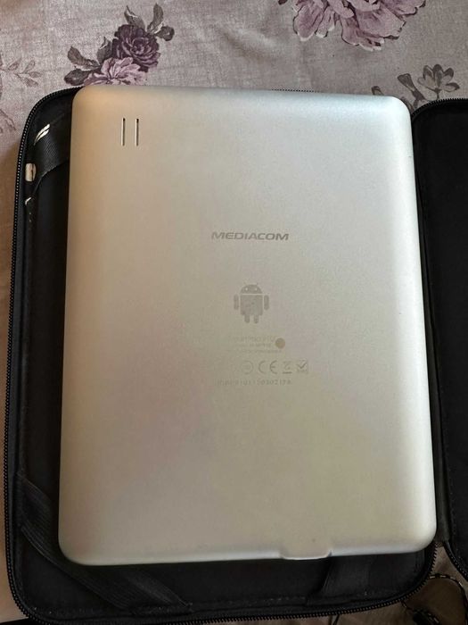 Tableta Android cu husa