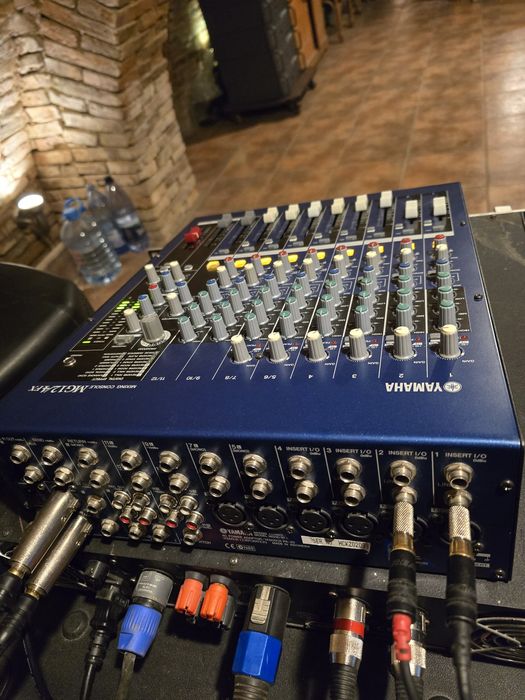 Boxe active Mackie Srm450v1/mixer Soundcraft Pw 600/Yamaha Mg12/4