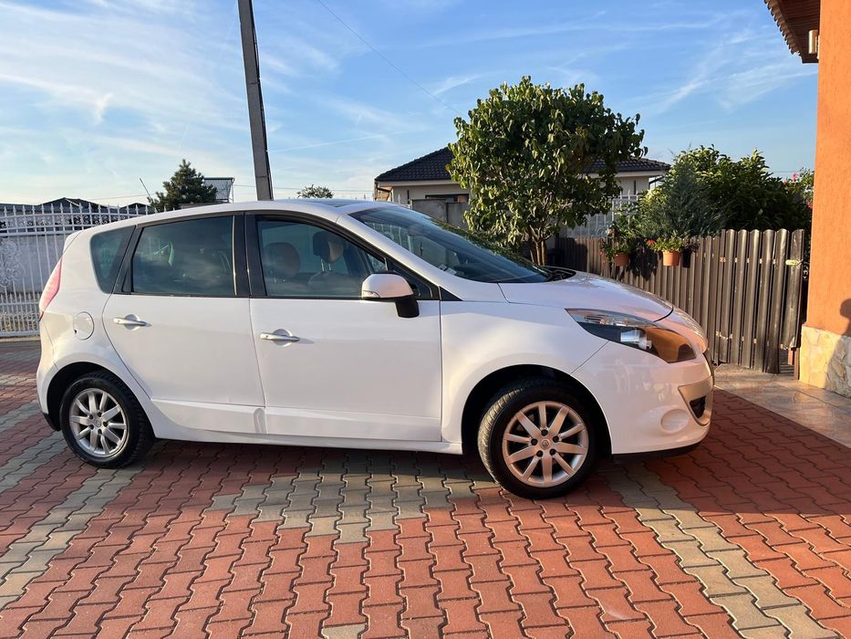 Vând  Renault  grad scenic