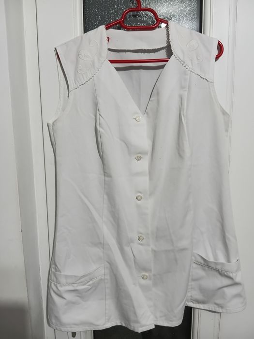 Vînd bluze medicale 15 lei