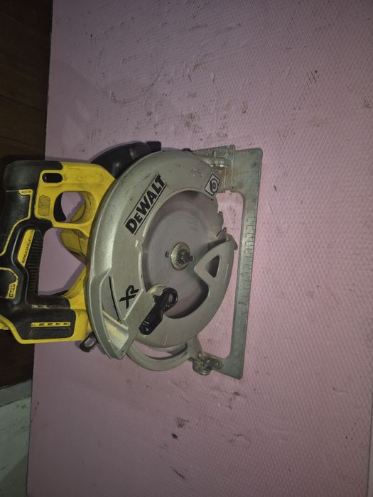 Circular Dewalt DCS 570 18V