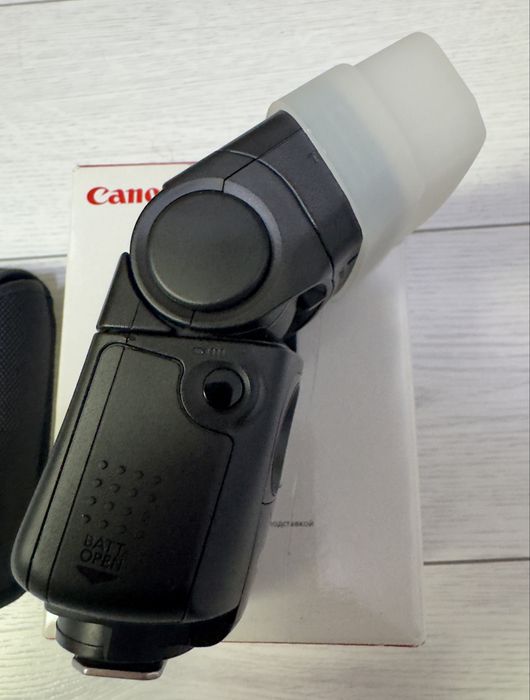Blituri foto Canon Speedlite 320EX - Yongnuo YN-565 EX III impecabile folosite foarte rar in regim de hobby