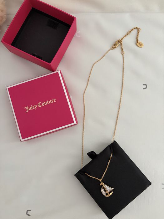 Ново златно колие с корабче Juicy Couture