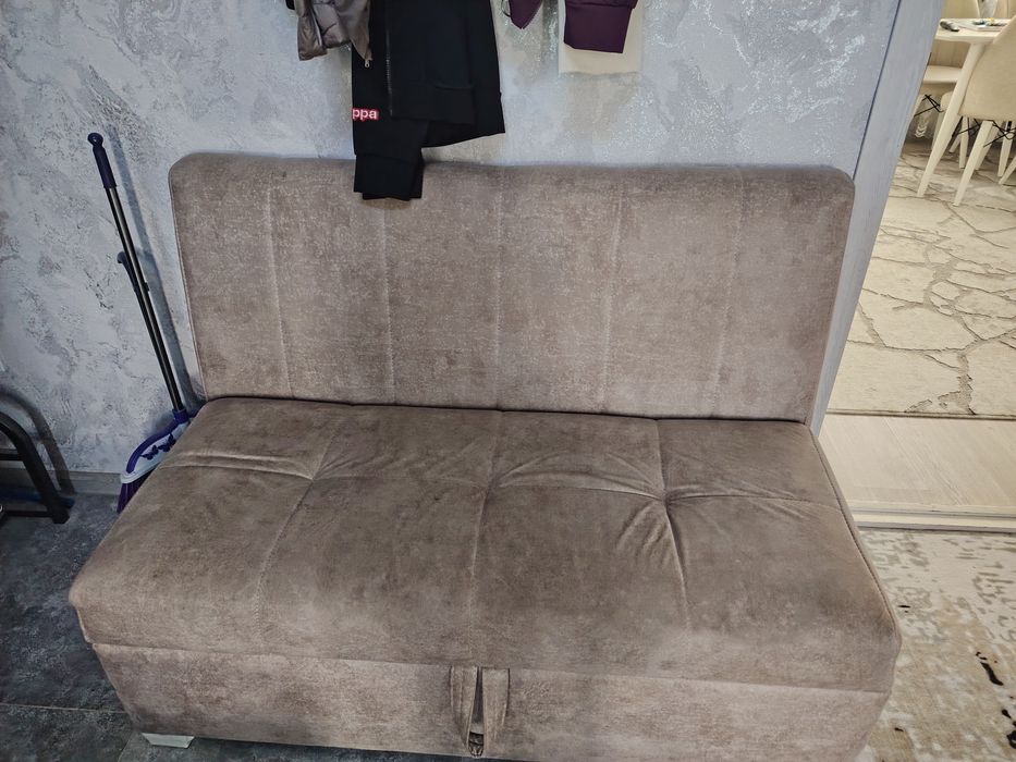 Продаю диван с ящиком для вещей 1.20