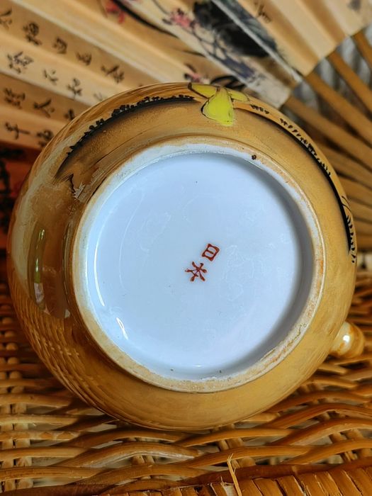 Ръчно рисувана латиера с гейша