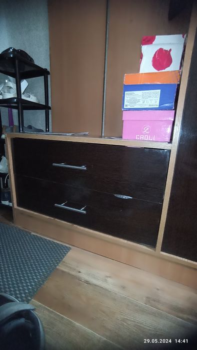 Продам шкаф в прихожую