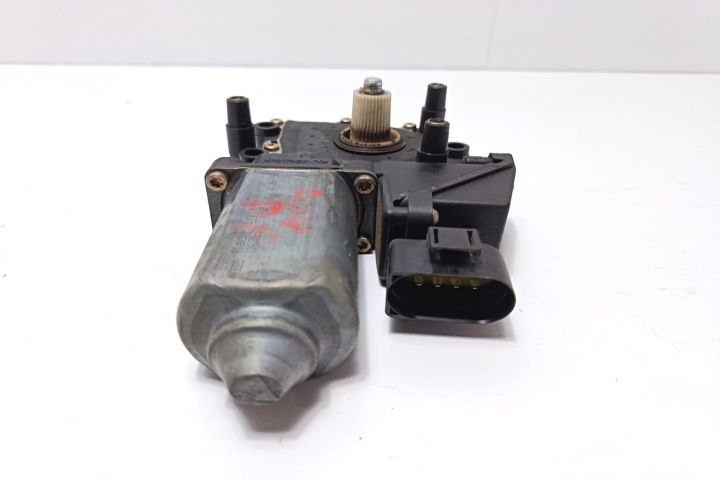 Motoras macara geam fata dreapta 0536001401 Audi A4 B5