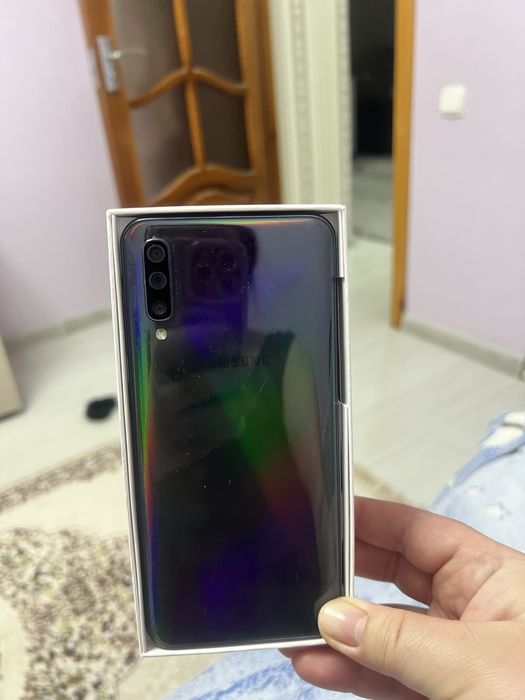 Продам самсунг А50