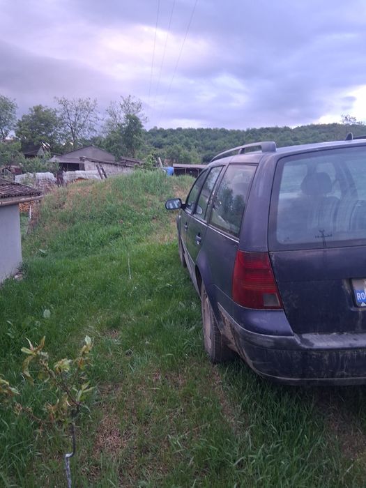 De vanzare golf patru