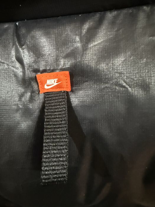 Дамско оригинално яке на NIKE