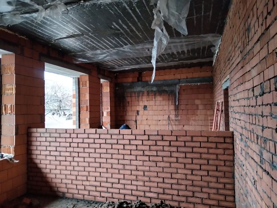 Стяшка фундамент кладка кафель крыша 
Современная