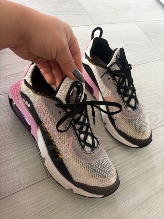 Оригинални дамски  маратонки Найк