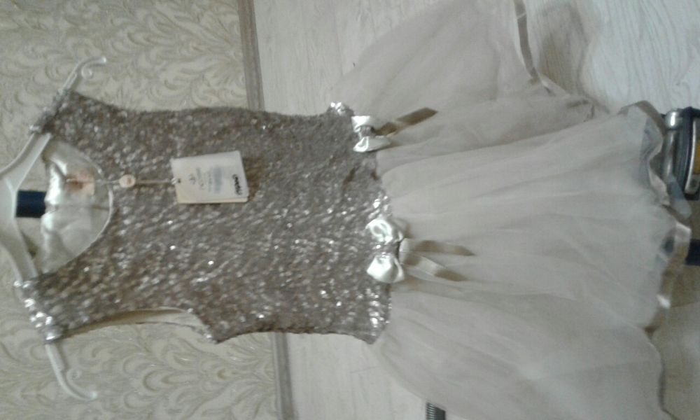 Продам платья новые для девочек