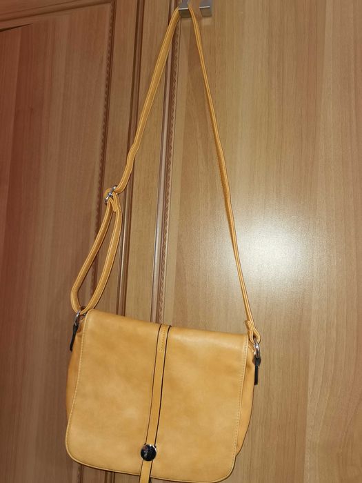 Дамска чанта в оранжево