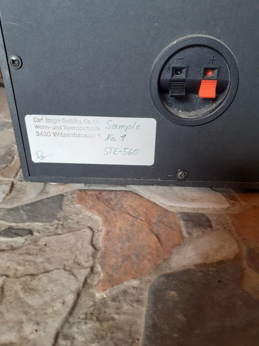 Boxe audio de podea Sanyo pe trei căi