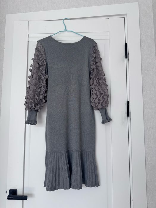 Продам недорого платья, комбинезон, двойка