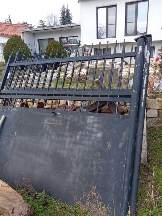 Продавам порта черна