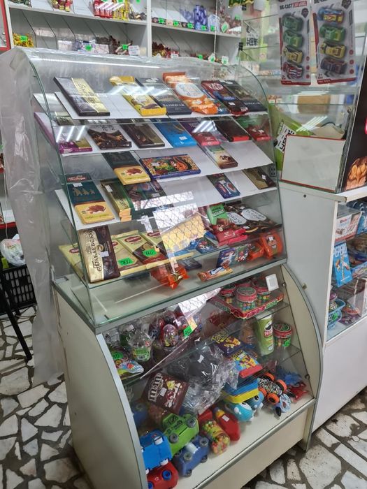 Продам стеллаж , полки для конфет