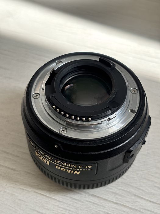 Объектив Nikon 35 мм