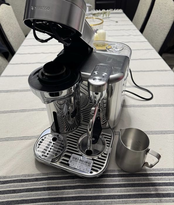 Vand Espressor Vertuo Creatista +100 capsule de cafea;