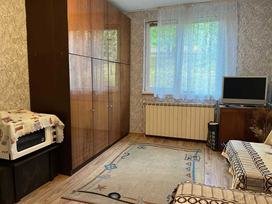 с. Горна Диканя, масивна къща с лок. отопление и геран