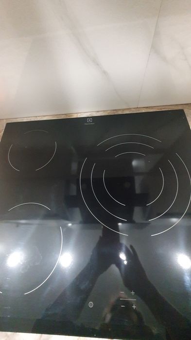 Электроплита с духовкой "Electrolux"