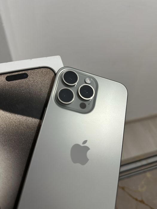 iPhone 15 Pro Max . 256 gb . 100%
