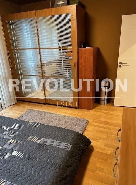 Дава се под наем Тристаен апартамент в Варна, Център - 100 кв.м за 847.62 € - Снимка #5