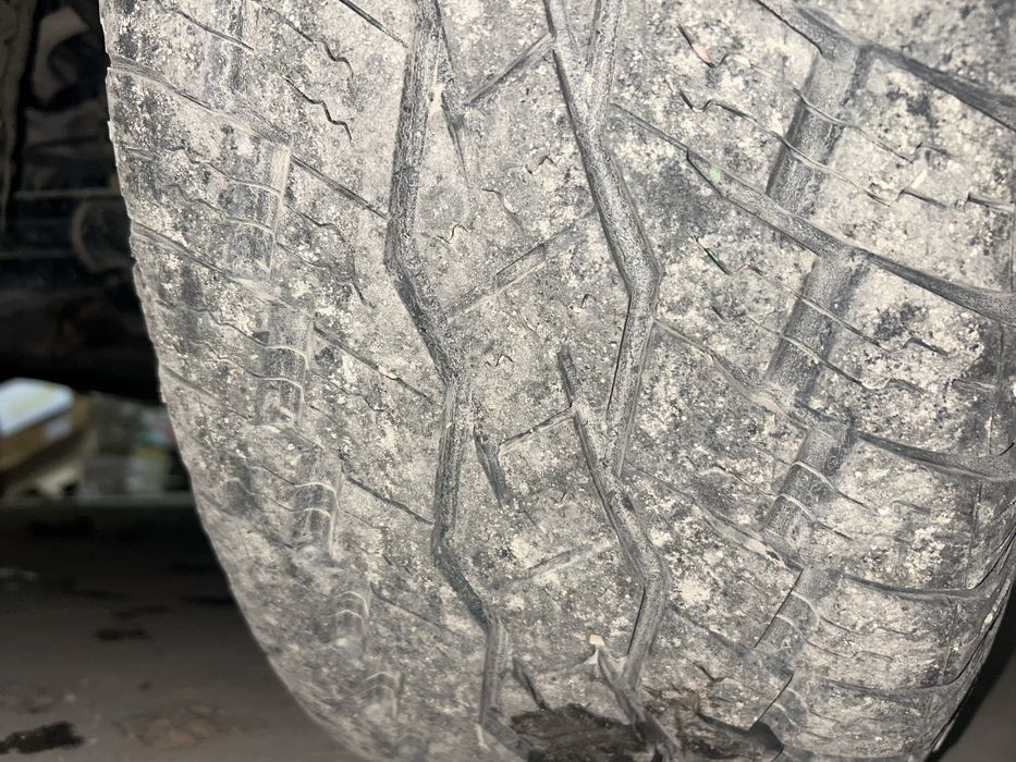 Продам шины на внедорожник R17