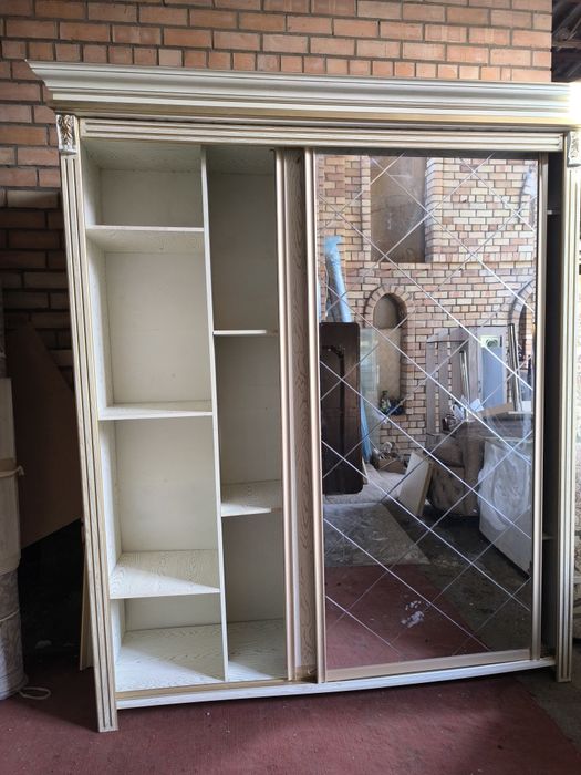 Срочно продаётся шкаф-купе