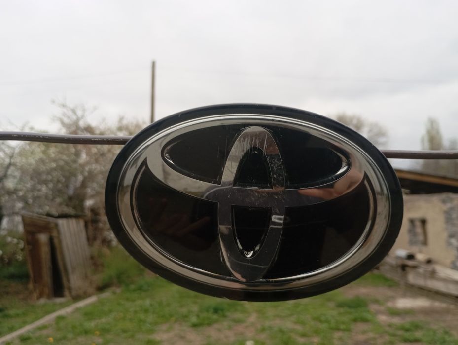 Эмблема тайоты Камри 70 75