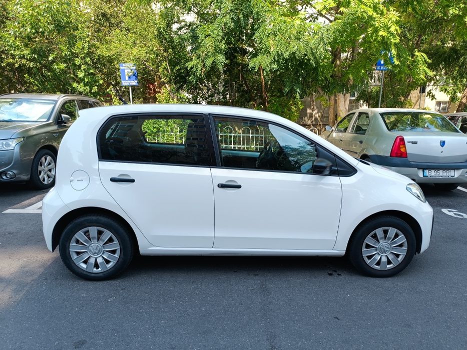 Volkswagen Up 2016 benzină, 4.851 € — imagine 3