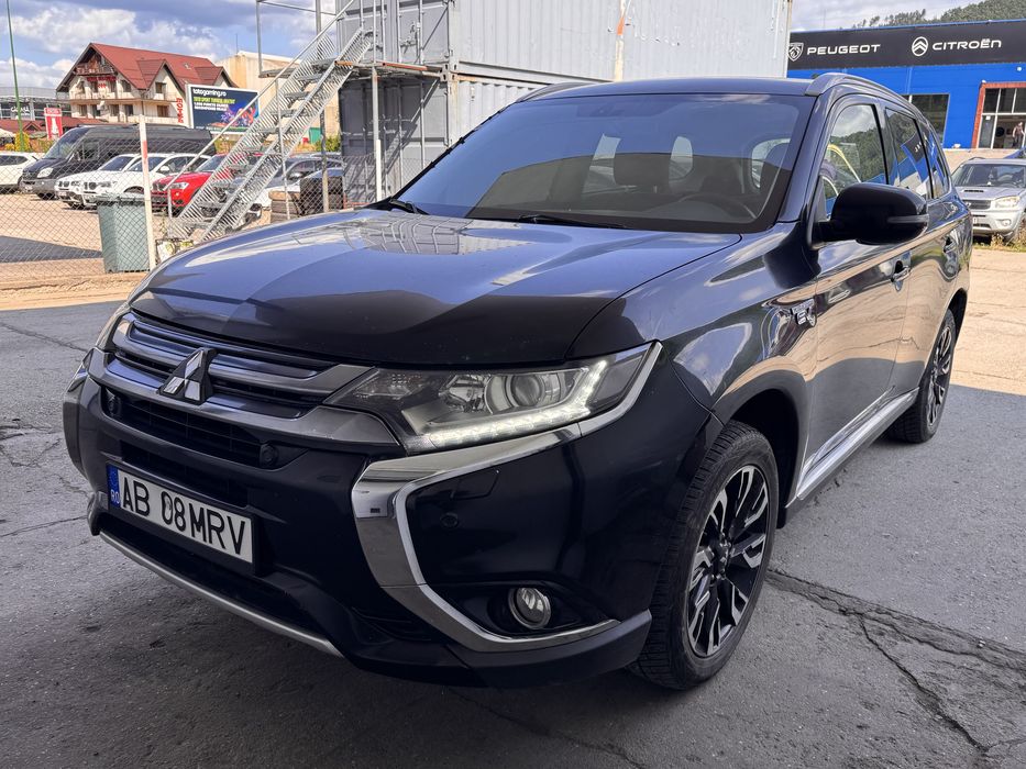 Mitsubishi Outlander 2.0 Hybrid 2016 avariat lovit