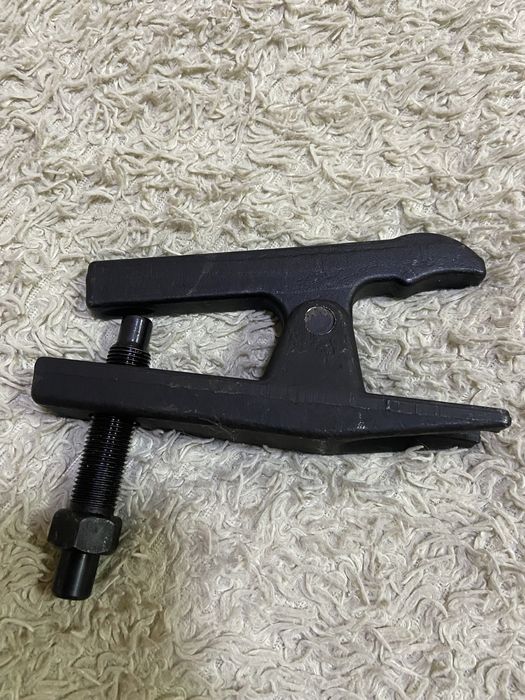 Съёмник , семник шаровых опор и рулевых тяг, наконечников