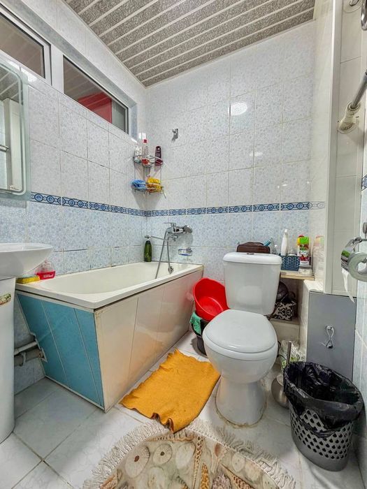 Новомосковская 2/2/5 кафе вечер