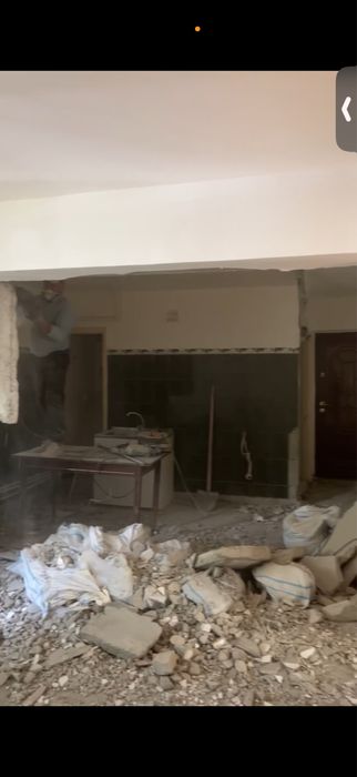 Demolari : case/pereti , Decopertari : gresie/faianta ,Transport Moloz