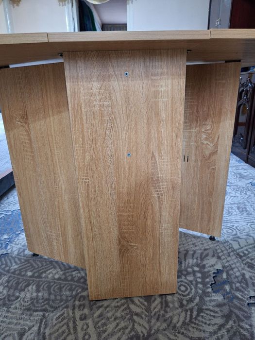 Stol ochilib yopiladigon