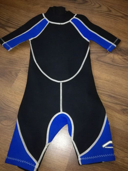 Детски спортни дрехи.