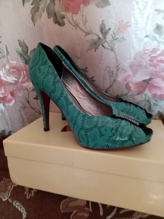 Кожаные туфли новые