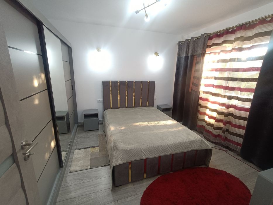 Proprietar închiriez ap. 2 camere, central,  renovat complet, centrala pe gaz și aer condiționat