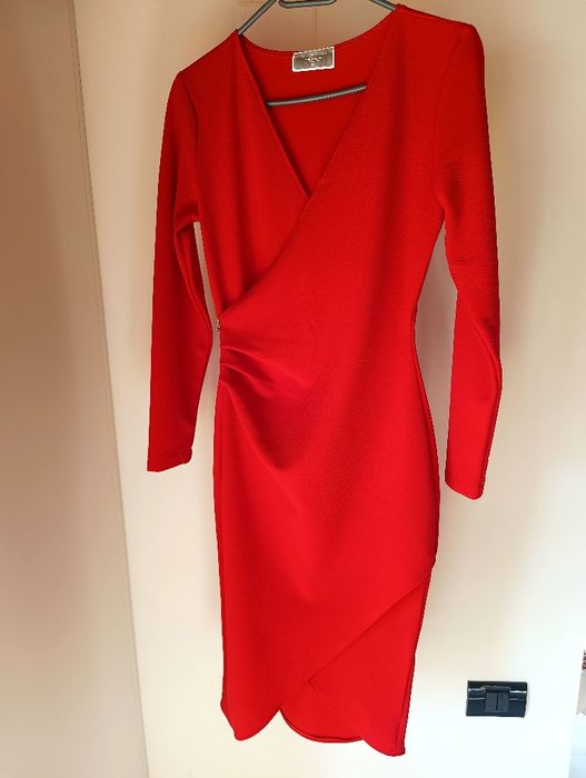 Rochie midi roșie, petrecută, cu mâneci lungi