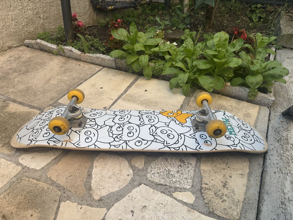 Vând skateboard rezistent