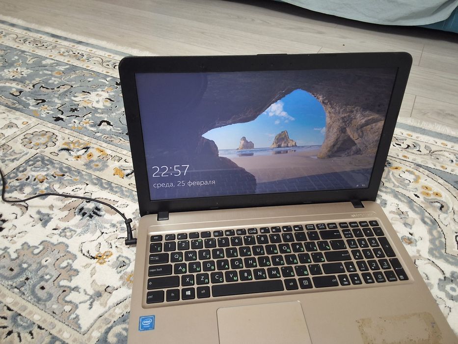Продам ноутбук ASUS (15.6") + сумка в компле