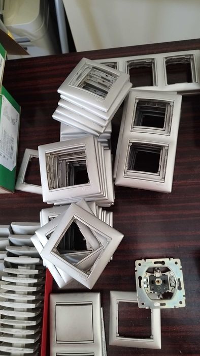 Контакти и ключове LEGRAND еднополюсни девиаторни и сериен