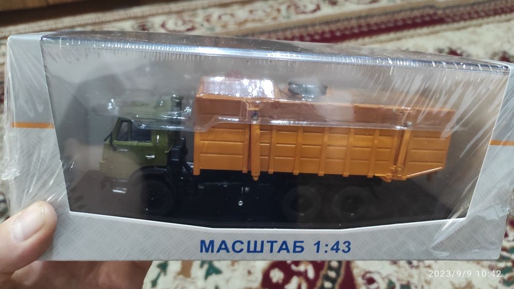 Модели машин в масштабе 1//43 и 1/18 Общее количество более 100 шт