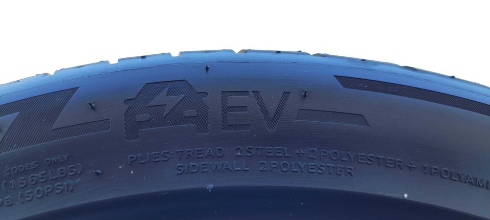 set 4 anvelope vara NOI originale Tesla Hankook iON evo 235 40 R19 96W