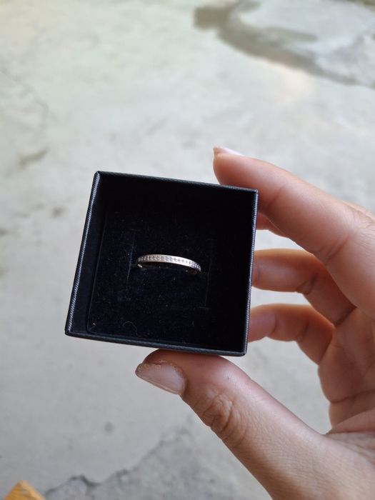 Продам золотое колечко с бриллиантами