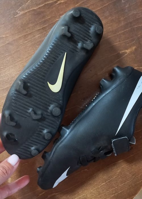 Adidasi fotbal Nike