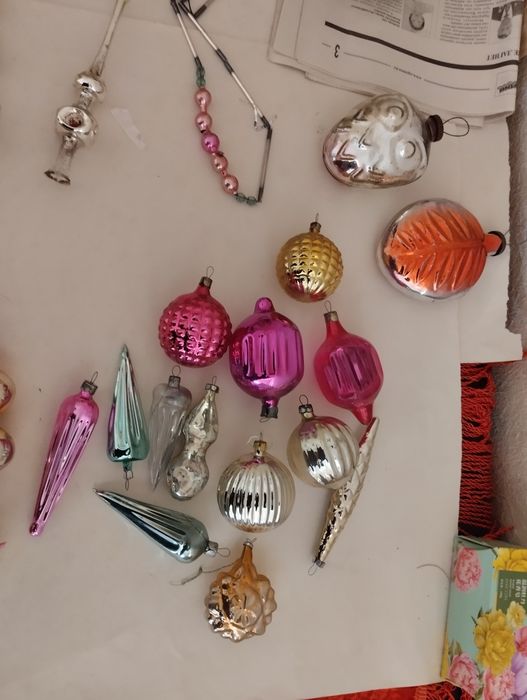 Ёлочные игрушки .