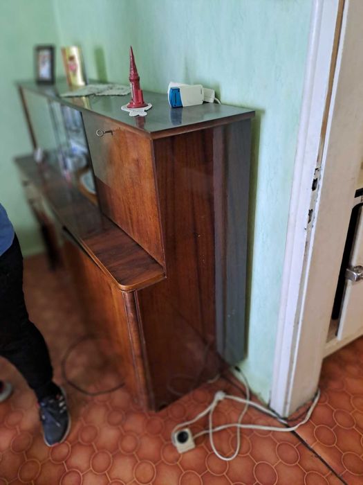 Салонен дъбов бюфет